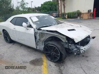 2017 Dodge Challenger SXT Plus z VIN 2C3CDZAG5HH651878, wystawiony jako IAAI lot #27141139 z przebiegiem 36 286 mil mil oraz . Historia ofert i sprzedaży dostępna na DreamBid. Obrazek 1.