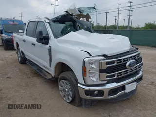 2024 Ford F-250 XL z VIN 1FT7W2BT5RED79934, wystawiony jako IAAI lot #42303040 z przebiegiem 39 011 mil mil oraz . Historia ofert i sprzedaży dostępna na DreamBid. Obrazek 1.