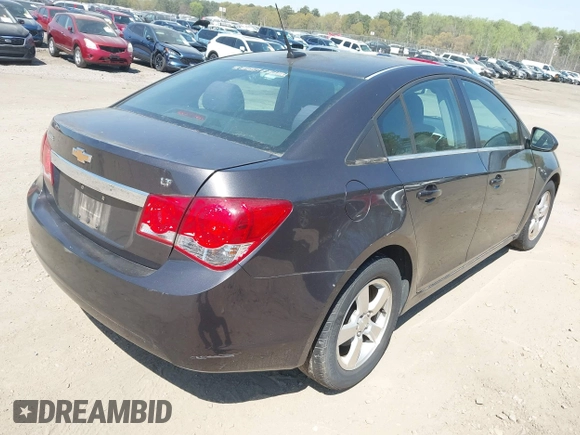 2014 Chevrolet Cruze 1LT z VIN 1G1PC5SB7E7317864, wystawiony jako IAAI lot #41914160 z przebiegiem 99 822 mil mil oraz . Historia ofert i sprzedaży dostępna na DreamBid. Obrazek 4.