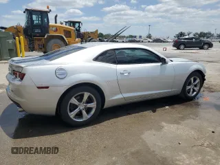 2012 Chevrolet Camaro 2LS z VIN 2G1FA1E35C9142332, wystawiony jako Copart lot #55449195 z przebiegiem 142 323 mil mil oraz Szkoda całkowita • Salvage title. Historia ofert i sprzedaży dostępna na DreamBid. Obrazek 3.