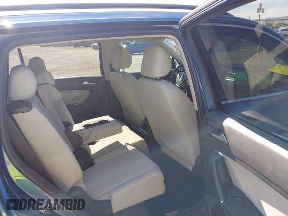 2018 Volkswagen Tiguan SEL z VIN 3VV3B7AX2JM155306, wystawiony jako IAAI lot #42457735 z przebiegiem 48 061 mil mil oraz . Historia ofert i sprzedaży dostępna na DreamBid. Obrazek 8.