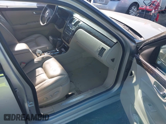 2008 Cadillac DTS 1SC z VIN 1G6KD57Y38U198313, wystawiony jako IAAI lot #42012714 z przebiegiem Nie podano mil oraz . Historia ofert i sprzedaży dostępna na DreamBid. Obrazek 5.
