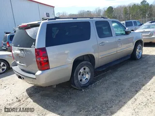 2007 Chevrolet Suburban LT with VIN 3GNFC16J37G306159, listed as a IAAI auction lot 41746563 with 289,770 mi miles. Bid and sale history available at carsss.com. Image 4.