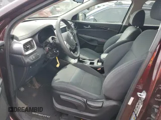 2019 Kia Sorento LX z VIN 5XYPGDA3XKG558803, wystawiony jako Copart lot #57885915 z przebiegiem 70 055 mil mil oraz Szkoda całkowita • Salvage title. Historia ofert i sprzedaży dostępna na DreamBid. Obrazek 7.