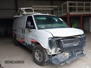 2004 Chevrolet Express Cargo z VIN 1GCHG35U341241501, wystawiony jako IAAI lot #41158183 z przebiegiem 155 983 mil mil oraz . Historia ofert i sprzedaży dostępna na DreamBid. Obrazek 1.