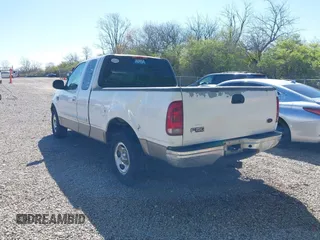 2001 Ford F-150 XL z VIN 1FTRX17L61NB26764, wystawiony jako IAAI lot #42049452 z przebiegiem 242 585 mil mil oraz . Historia ofert i sprzedaży dostępna na DreamBid. Obrazek 3.