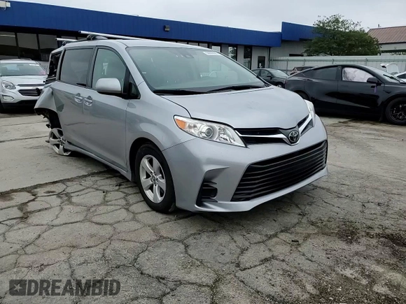2018 Toyota Sienna LE Auto Access Seat with VIN 5TDKZ3DC8JS901748, listed as a Copart auction lot 58890095 with 99,162 mi miles and Salvage title. Bid and sale history available at DreamBid. Image 14.