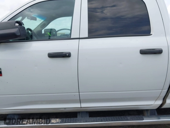 2012 Ram 2500 ST z VIN 3C6UD5HL6CG335854, wystawiony jako IAAI lot #42102244 z przebiegiem 187 838 mil mil oraz . Historia ofert i sprzedaży dostępna na DreamBid. Obrazek 14.