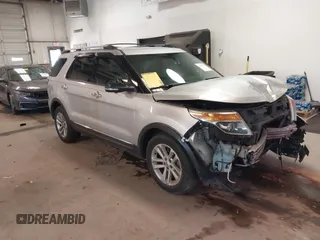 2014 Ford Explorer XLT with VIN 1FM5K7D89EGA52570, listed as a IAAI auction lot 41307178 with 286,243 mi miles. Bid and sale history available at carsss.com. Image 1.