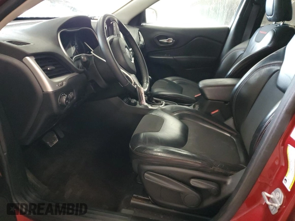 2017 Jeep Cherokee Trailhawk z VIN 1C4PJMBB2HW517312, wystawiony jako Copart lot #60502005 z przebiegiem 99 998 mil mil oraz Szkoda całkowita • Salvage title. Historia ofert i sprzedaży dostępna na DreamBid. Obrazek 7.