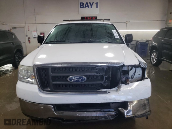 2004 Ford F-150 XL z VIN 1FTRF12W84NA68178, wystawiony jako Copart lot #48812455 z przebiegiem 206 819 mil mil oraz Szkody całkowita. Historia ofert i sprzedaży dostępna na DreamBid. Obrazek 5.