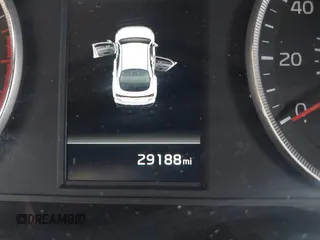 2023 Kia K5 LXS z VIN 5XXG14J25PG189448, wystawiony jako IAAI lot #42258739 z przebiegiem 29 188 mil mil oraz . Historia ofert i sprzedaży dostępna na DreamBid. Obrazek 16.
