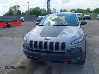 2015 Jeep Cherokee Trailhawk z VIN 1C4PJMBS5FW615313, wystawiony jako IAAI lot #42250873 z przebiegiem 148 008 mil mil oraz . Historia ofert i sprzedaży dostępna na DreamBid. Obrazek 12.