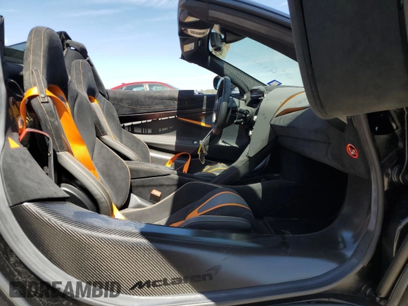 2022 McLaren 720S z VIN SBM14FCA0NW006456, wystawiony jako Copart lot #48148685 z przebiegiem 6859 mil mil oraz Szkody całkowita. Historia ofert i sprzedaży dostępna na DreamBid. Obrazek 10.