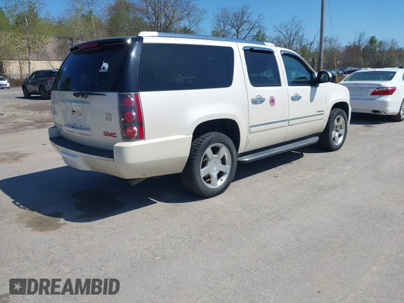 2013 GMC Yukon XL Denali with VIN 1GKS2MEF8DR121386, listed as a IAAI auction lot 42088855 with 174,677 mi miles. Bid and sale history available at carsss.com. Image 4.