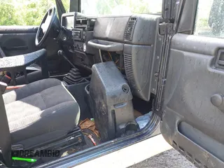 2003 Jeep Wrangler Sport z VIN 1J4FA49S53P317779, wystawiony jako IAAI lot #42388780 z przebiegiem Nie podano mil oraz . Historia ofert i sprzedaży dostępna na DreamBid. Obrazek 5.
