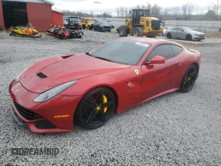 2013 Ferrari F12 z VIN ZFF74UFA7D0193622, wystawiony jako Copart lot #51904615 z przebiegiem Nie podano mil oraz Szkody całkowita. Historia ofert i sprzedaży dostępna na DreamBid. Obrazek 1.