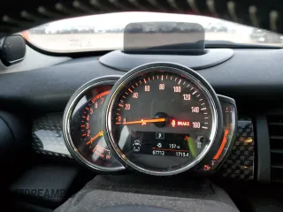 2019 MINI Hardtop 4 Door Cooper S z VIN WMWXU3C56K2H86633, wystawiony jako Copart lot #84340094 z przebiegiem 67 712 mil mil oraz Szkoda całkowita • Salvage title. Historia ofert i sprzedaży dostępna na DreamBid. Obrazek 9.