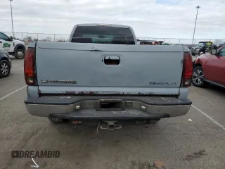 2000 Chevrolet Silverado 2500 LT with VIN 1GCGK29U2YE430010, listed as a Copart auction lot 37657274 with 329,629 mi miles and Clean Title. Bid and sale history available at carsss.com. Image 6.