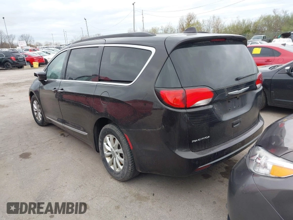 2017 Chrysler Pacifica Touring L with VIN 2C4RC1BG1HR797200, listed as a IAAI auction lot 42044020 with 124,115 mi miles and . Bid and sale history available at DreamBid. Image 3.