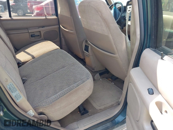 1997 Ford Explorer XLT z VIN 1FMDU35P3VZB23593, wystawiony jako IAAI lot #42809252 z przebiegiem 158 651 mil mil oraz . Historia ofert i sprzedaży dostępna na DreamBid. Obrazek 8.