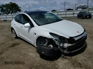 2024 Tesla Model Y z VIN 7SAYGDED4RF054565, wystawiony jako Copart lot #51188065 z przebiegiem 10 540 mil mil oraz Szkoda całkowita • Salvage title. Historia ofert i sprzedaży dostępna na DreamBid. Obrazek 12.