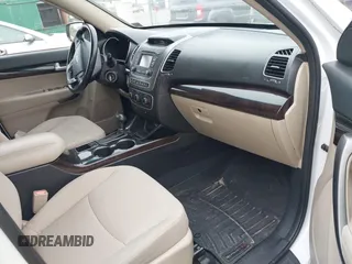 2015 Kia Sorento LX with VIN 5XYKT4A73FG593195, listed as a IAAI auction lot 42088661 with 202,650 mi miles. Bid and sale history available at carsss.com. Image 5.