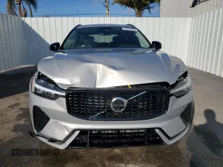 2025 Volvo XC60 Plus with VIN YV4M12RC8S1091634, listed as a Copart auction lot 43438645 with 2,589 mi miles and Clean Title. Bid and sale history available at carsss.com. Image 5.
