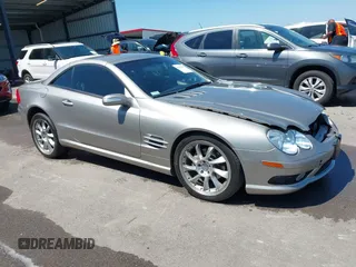 2004 Mercedes-Benz SL 500 z VIN WDBSK75F94F067237, wystawiony jako IAAI lot #42598119 z przebiegiem 67 446 mil mil oraz . Historia ofert i sprzedaży dostępna na DreamBid. Obrazek 1.