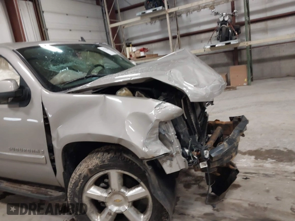 2008 Chevrolet Suburban LT w/3LT with VIN 1GNFK16338J248039, listed as a IAAI auction lot 41734266 with 223,071 mi miles. Bid and sale history available at carsss.com. Image 6.