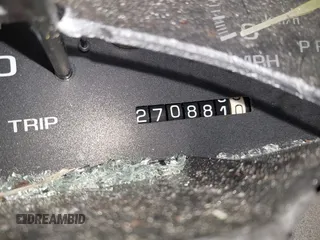 1998 Chevrolet Tahoe z VIN 1GNEK13R7WJ379752, wystawiony jako IAAI lot #42026616 z przebiegiem 270 881 mil mil oraz . Historia ofert i sprzedaży dostępna na DreamBid. Obrazek 15.