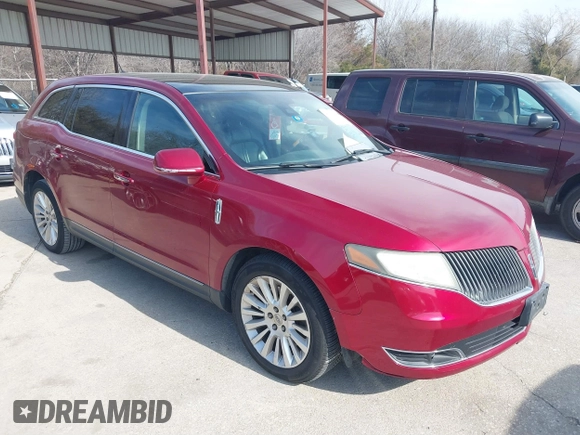 2014 Lincoln MKT EcoBoost z VIN 2LMHJ5AT9EBL55440, wystawiony jako IAAI lot #41589967 z przebiegiem 194 408 mil mil oraz . Historia ofert i sprzedaży dostępna na DreamBid. Obrazek 1.