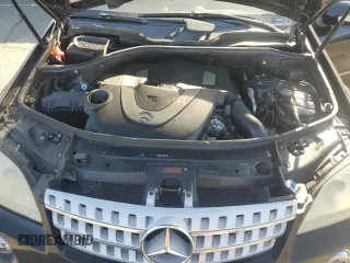 2008 Mercedes-Benz M 550 z VIN 4JGBB72E98A408602, wystawiony jako Copart lot #53737675 z przebiegiem 209 796 mil mil oraz Szkoda całkowita • Salvage title. Historia ofert i sprzedaży dostępna na DreamBid. Obrazek 12.