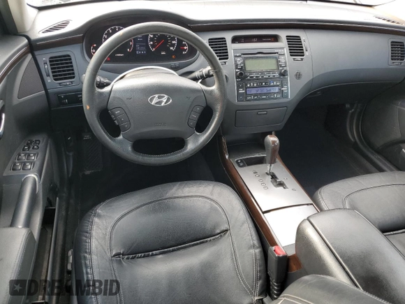 2011 Hyundai Azera GLS with VIN KMHFC4DDXBA552197, listed as a Copart auction lot 72680484 with 105,120 mi miles and Salvage title. Bid and sale history available at DreamBid. Image 8.