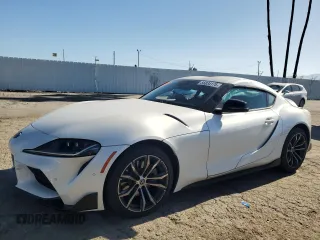 2021 Toyota Supra 2.0 z VIN WZ1DB2C03MW038006, wystawiony jako Copart lot #56834175 z przebiegiem 17 298 mil mil oraz Szkoda całkowita • Salvage title. Historia ofert i sprzedaży dostępna na DreamBid. Obrazek 1.