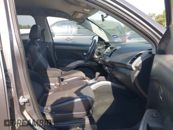 2011 Mitsubishi Outlander SE z VIN JA4AS3AWXBU022418, wystawiony jako IAAI lot #40025021 z przebiegiem 188 695 mil mil oraz . Historia ofert i sprzedaży dostępna na DreamBid. Obrazek 5.