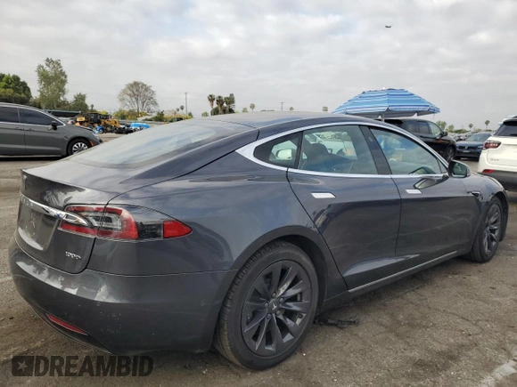 2018 Tesla Model S 75D z VIN 5YJSA1E26JF288227, wystawiony jako Copart lot #54075285 z przebiegiem 49 815 mil mil oraz Szkoda całkowita • Salvage title. Historia ofert i sprzedaży dostępna na DreamBid. Obrazek 3.