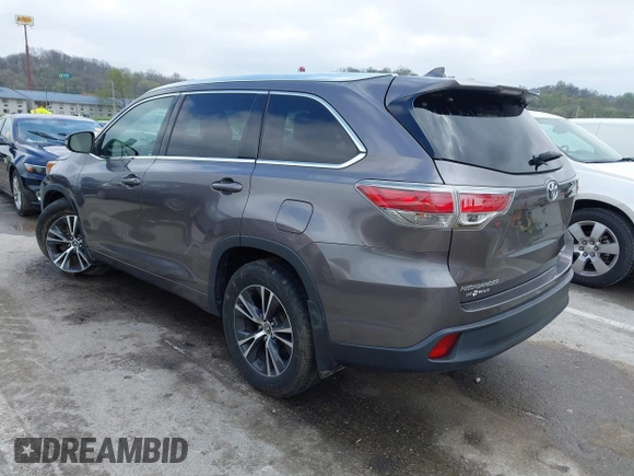 2016 Toyota Highlander XLE z VIN 5TDJKRFH6GS307941, wystawiony jako IAAI lot #42007858 z przebiegiem 70 272 mil mil oraz . Historia ofert i sprzedaży dostępna na DreamBid. Obrazek 3.