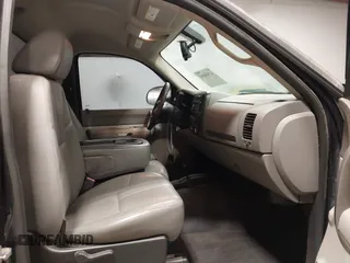 2008 Chevrolet Silverado 1500 1LT with VIN 1GCEK14038Z264630, listed as a IAAI auction lot 41568850 with 167,456 mi miles and . Bid and sale history available at DreamBid. Image 5.