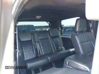 2013 Lincoln Navigator z VIN 5LMJJ2H58DEL03767, wystawiony jako IAAI lot #41986480 z przebiegiem 171 007 mil mil oraz . Historia ofert i sprzedaży dostępna na DreamBid. Obrazek 8.
