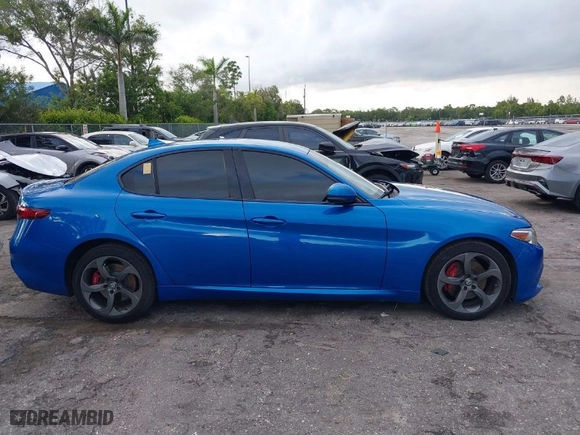2017 Alfa Romeo Giulia with VIN ZARFAEDN9H7558626, listed as a IAAI auction lot 40517767 with 99,040 mi miles. Bid and sale history available at carsss.com. Image 13.