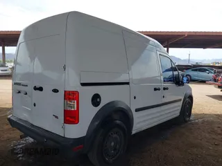 2013 Ford Transit Connect XL z VIN NM0LS7AN5DT134465, wystawiony jako IAAI lot #42749943 z przebiegiem 131 568 mil mil oraz . Historia ofert i sprzedaży dostępna na DreamBid. Obrazek 4.