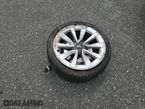 2022 Tesla Model 3 z VIN 5YJ3E1EA3NF287431, wystawiony jako Copart lot #58209025 z przebiegiem 96 549 mil mil oraz Czysty tytuł • Clean title. Historia ofert i sprzedaży dostępna na DreamBid. Obrazek 12.