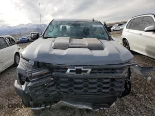 2025 Chevrolet Silverado 1500 with VIN 3GCUKHE86SG111563, listed as a Copart auction lot 42922455 with Not Provided miles and Salvage Title. Bid and sale history available at DreamBid. Image 5.