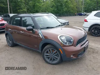 2014 MINI Countryman S z VIN WMWZC5C5XEWP38408, wystawiony jako IAAI lot #42360746 z przebiegiem 136 266 mil mil oraz . Historia ofert i sprzedaży dostępna na DreamBid. Obrazek 1.