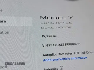 2024 Tesla Model Y Long Range z VIN 7SAYGAEE8RF088791, wystawiony jako IAAI lot #42185399 z przebiegiem 15 339 mil mil oraz . Historia ofert i sprzedaży dostępna na DreamBid. Obrazek 15.