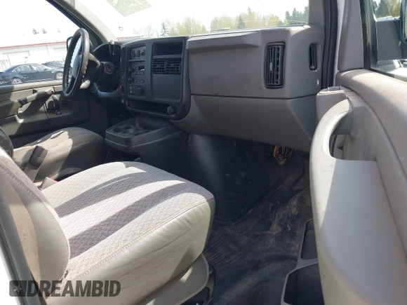 2007 GMC Savana Cargo with VIN 1GTGG25V371206766, listed as a IAAI auction lot 41955906 with 125,569 mi miles. Bid and sale history available at carsss.com. Image 5.