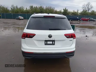 2024 Volkswagen Tiguan S z VIN 3VVFB7AX2RM092023, wystawiony jako IAAI lot #41894241 z przebiegiem 10 395 mil mil oraz . Historia ofert i sprzedaży dostępna na DreamBid. Obrazek 17.