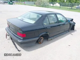 1994 BMW 3 Series 325i z VIN WBACB3326RFE17056, wystawiony jako IAAI lot #42322945 z przebiegiem 154 770 mil mil oraz . Historia ofert i sprzedaży dostępna na DreamBid. Obrazek 4.