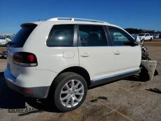 2008 Volkswagen Touareg V6 z VIN WVGBE77L88D024775, wystawiony jako Copart lot #83843144 z przebiegiem 152 413 mil mil oraz Szkoda całkowita • Salvage title. Historia ofert i sprzedaży dostępna na DreamBid. Obrazek 3.